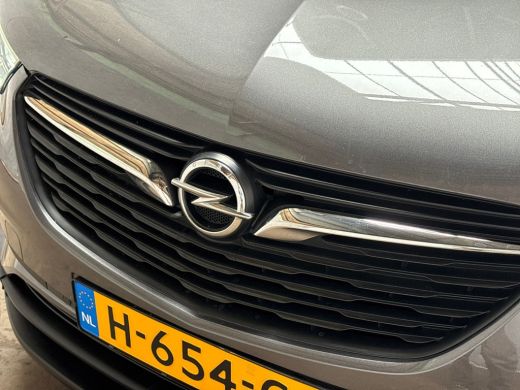Opel Grandland X 1.2 Turbo Sport Automaat (APPLE CARPLAY, GROOT NAVI, CLIMATE, STUUR/STOELVERWARMING, SPORTSTOELEN... ActivLease financial lease