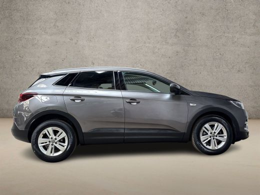 Opel Grandland X 1.2 Turbo Sport Automaat (APPLE CARPLAY, GROOT NAVI, CLIMATE, STUUR/STOELVERWARMING, SPORTSTOELEN... ActivLease financial lease