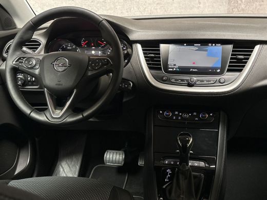 Opel Grandland X 1.2 Turbo Sport Automaat (APPLE CARPLAY, GROOT NAVI, CLIMATE, STUUR/STOELVERWARMING, SPORTSTOELEN... ActivLease financial lease