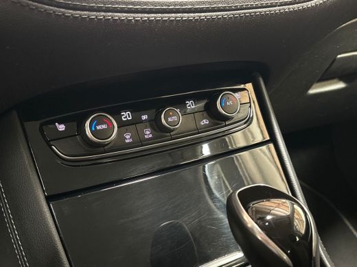 Opel Grandland X 1.2 Turbo Sport Automaat (APPLE CARPLAY, GROOT NAVI, CLIMATE, STUUR/STOELVERWARMING, SPORTSTOELEN... ActivLease financial lease