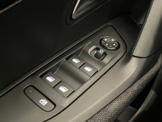 Peugeot 2008 1.2 Hybrid 136 Style Climate | Carplay | Cruise | Parkeersensoren Achter | LED | DAB | Airco (aut... ActivLease financial lease