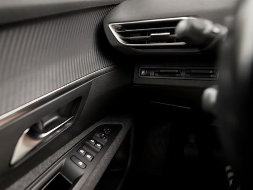 Peugeot 5008 1.2 PureTech Sport 7 Persoons (APPLE CARPLAY, GROOT NAVI, 360 CAMERA, GETINT GLAS, SPORTSTOELEN, ... ActivLease financial lease
