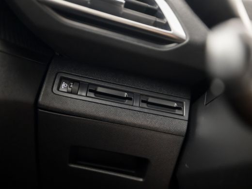 Peugeot 5008 1.2 PureTech Sport 7 Persoons (APPLE CARPLAY, GROOT NAVI, 360 CAMERA, GETINT GLAS, SPORTSTOELEN, ... ActivLease financial lease