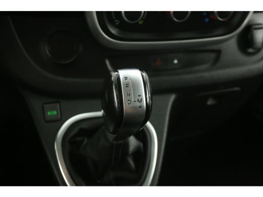 Renault Trafic 2.0 dCi 145PK L2H1 | Automaat | Airco | Cruise | Camera | 3 Zits | 2xSchuifdeur | Navi | Trekhaak ActivLease financial lease
