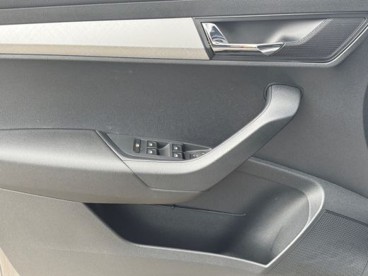 Skoda Karoq 1.5 150pk TSI ACT Business Edition Verwarmbare voorstoelen | Trekhaak wegklapbaar elektrisch | Ad... ActivLease financial lease