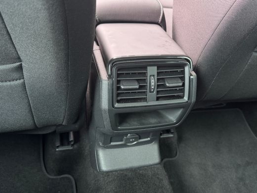 Skoda Karoq 1.5 150pk TSI ACT Business Edition Verwarmbare voorstoelen | Trekhaak wegklapbaar elektrisch | Ad... ActivLease financial lease