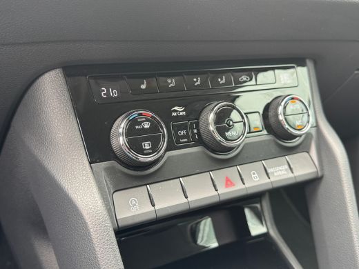 Skoda Karoq 1.5 150pk TSI ACT Business Edition Verwarmbare voorstoelen | Trekhaak wegklapbaar elektrisch | Ad... ActivLease financial lease
