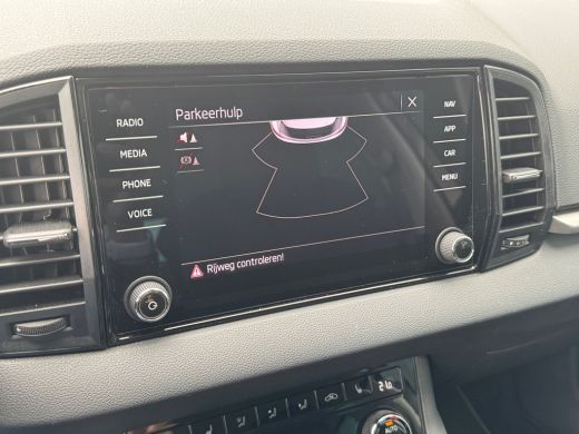 Skoda Karoq 1.5 150pk TSI ACT Business Edition Verwarmbare voorstoelen | Trekhaak wegklapbaar elektrisch | Ad... ActivLease financial lease