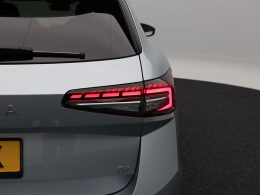 Skoda Superb Combi 1.5 TSi 204 Pk Automaat PHEV Edition | Stoelverwarming | Adaptive Cruise | Panorama dak | C... ActivLease financial lease