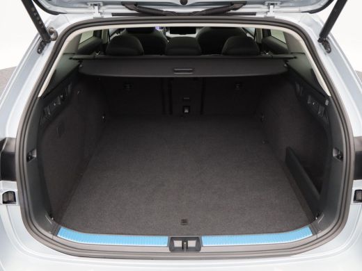 Skoda Superb Combi 1.5 TSi 204 Pk Automaat PHEV Edition | Stoelverwarming | Adaptive Cruise | Panorama dak | C... ActivLease financial lease