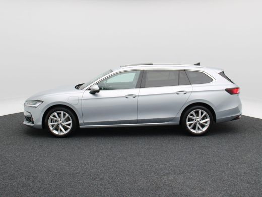 Skoda Superb Combi 1.5 TSi 204 Pk Automaat PHEV Edition | Stoelverwarming | Adaptive Cruise | Panorama dak | C... ActivLease financial lease