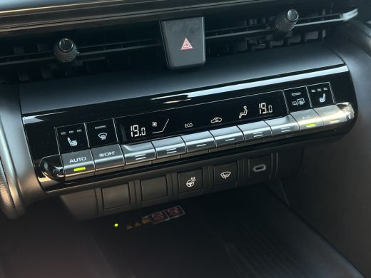 Toyota C-HR 2.0 Plug-in Hybrid 220 First Edition | ACC | Premium LED | Camera | Dodehoek ActivLease financial lease