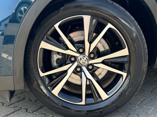 Toyota C-HR 2.0 Plug-in Hybrid 220 First Edition | ACC | Premium LED | Camera | Dodehoek ActivLease financial lease