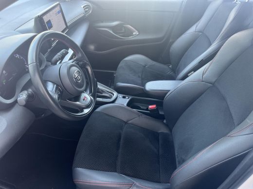 Toyota Yaris Cross 1.5 Hybrid GR Sport | Head up display | Navigatie | Stoelverwarming | Parkeersensoren | ActivLease financial lease