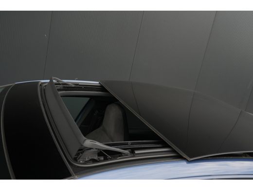 Volkswagen Golf 1.5 eTSI R-Line Edition | Panorama | Harman & Kardon | HUD | Sportonderstel | Dodehoek Detectie | ActivLease financial lease