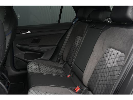 Volkswagen Golf 1.5 eTSI R-Line Edition | Panorama | Harman & Kardon | HUD | Sportonderstel | Dodehoek Detectie | ActivLease financial lease