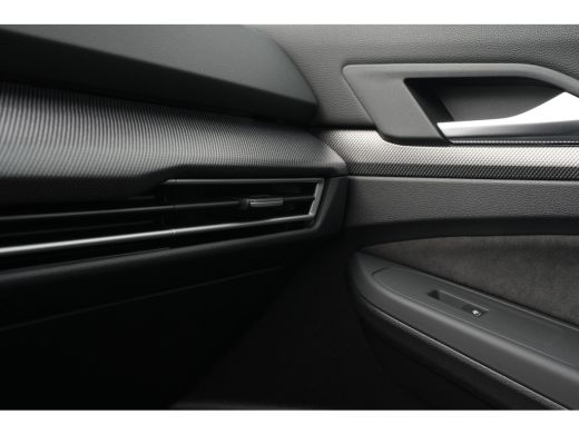 Volkswagen Golf 1.5 eTSI R-Line Edition | Panorama | Harman & Kardon | HUD | Sportonderstel | Dodehoek Detectie | ActivLease financial lease