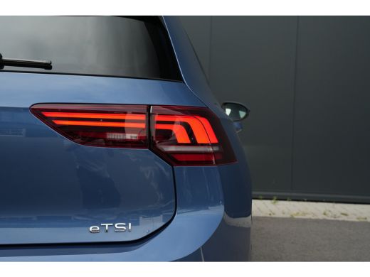 Volkswagen Golf 1.5 eTSI R-Line Edition | Panorama | Harman & Kardon | HUD | Sportonderstel | Dodehoek Detectie | ActivLease financial lease