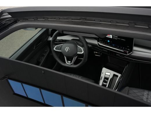 Volkswagen Golf 1.5 eTSI R-Line Edition | Panorama | Harman & Kardon | HUD | Sportonderstel | Dodehoek Detectie | ActivLease financial lease