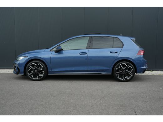 Volkswagen Golf 1.5 eTSI R-Line Edition | Panorama | Harman & Kardon | HUD | Sportonderstel | Dodehoek Detectie | ActivLease financial lease
