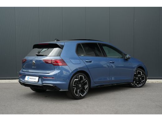 Volkswagen Golf 1.5 eTSI R-Line Edition | Panorama | Harman & Kardon | HUD | Sportonderstel | Dodehoek Detectie | ActivLease financial lease