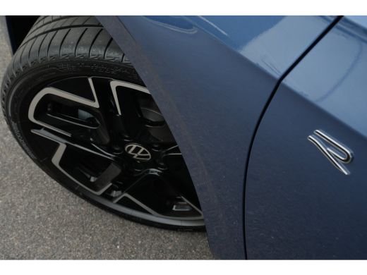 Volkswagen Golf 1.5 eTSI R-Line Edition | Panorama | Harman & Kardon | HUD | Sportonderstel | Dodehoek Detectie | ActivLease financial lease