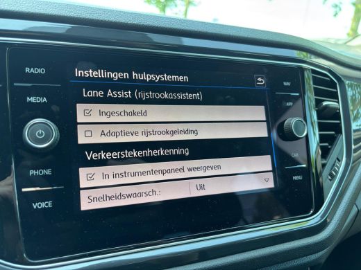 Volkswagen T-Roc 1.0 TSI Sport | Apple Carplay | Leer | Stoelverwarming | Achterruitrijcamera | Adaptieve Cruise ActivLease financial lease