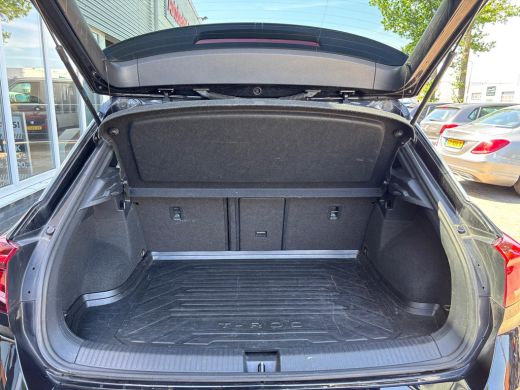 Volkswagen T-Roc 1.0 TSI Sport | Apple Carplay | Leer | Stoelverwarming | Achterruitrijcamera | Adaptieve Cruise ActivLease financial lease