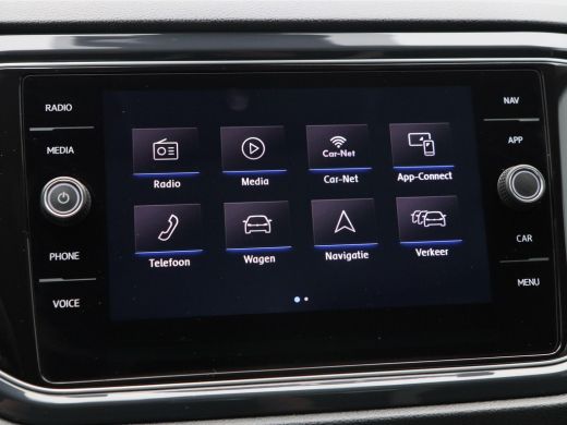 Volkswagen T-Roc 1.5 TSi Sport 150 Pk | Trekhaak | Adaptive Cruise | Camera | CarPlay | Panorama dak | 17 Inch | 1... ActivLease financial lease