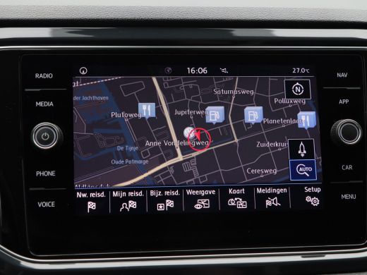 Volkswagen T-Roc 1.5 TSi Sport 150 Pk | Trekhaak | Adaptive Cruise | Camera | CarPlay | Panorama dak | 17 Inch | 1... ActivLease financial lease