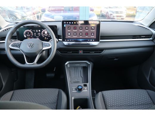 Volkswagen T-Roc Life First Edition | 'App-Connect' draadloze smartphone integratie | Automatische afstandsregelin... ActivLease financial lease