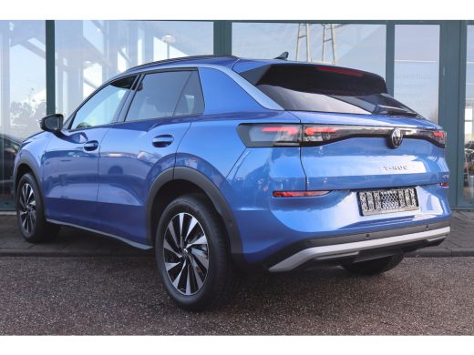 Volkswagen T-Roc Life First Edition | 'App-Connect' draadloze smartphone integratie | Automatische afstandsregelin... ActivLease financial lease