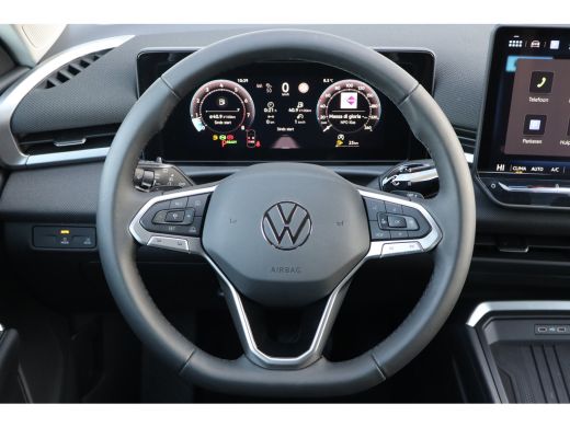 Volkswagen T-Roc Life First Edition | 'App-Connect' draadloze smartphone integratie | Automatische afstandsregelin... ActivLease financial lease