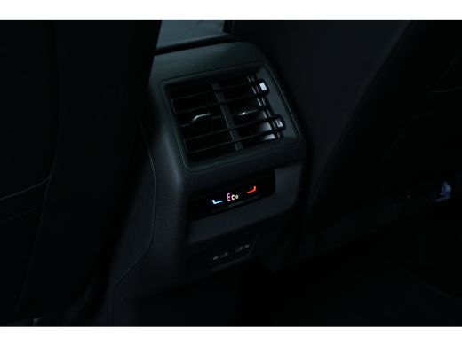 Volkswagen Tiguan 1.5 eHybrid R-Line Edition | Trekhaak | Panorama | DCC | Camera | ActivLease financial lease