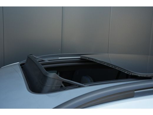 Volkswagen Tiguan 1.5 eHybrid R-Line Edition | Trekhaak | Panorama | DCC | Camera | ActivLease financial lease
