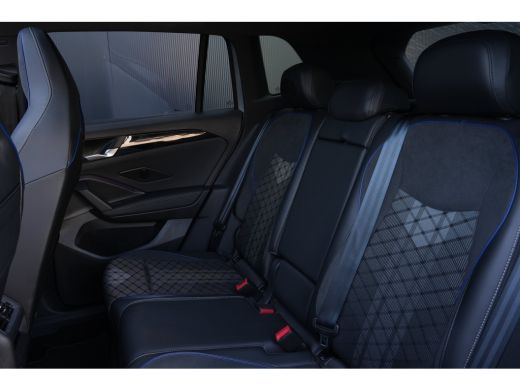 Volkswagen Tiguan 1.5 eHybrid R-Line Edition | Trekhaak | Panorama | DCC | Camera | ActivLease financial lease