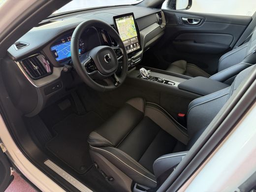 Volvo  XC60 2.0 T8 456PK AWD ULTRA BLACK EDITION STOEL/STUUR.VER. 22''LMV PANO HEADUP HARMAN KARDON ActivLease financial lease
