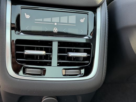 Volvo  XC90 2.0 T8 Plug-in hybrid AWD Ultra Dark B&W-Stoel vent/mass-ACC-Pano-Head up-Keyless ActivLease financial lease
