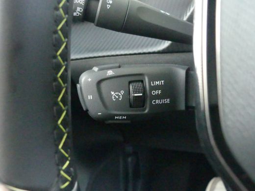 Peugeot e-208 EV GT Pack 50 kWh | SOH 89% | ADAPTIVE CRUISE | DODEHOEKDETECTIE | CAMERA | PARKEERSENSOREN V+A |... ActivLease financial lease