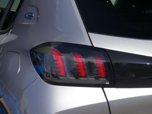 Peugeot e-208 EV GT Pack 50 kWh | SOH 89% | ADAPTIVE CRUISE | DODEHOEKDETECTIE | CAMERA | PARKEERSENSOREN V+A |... ActivLease financial lease