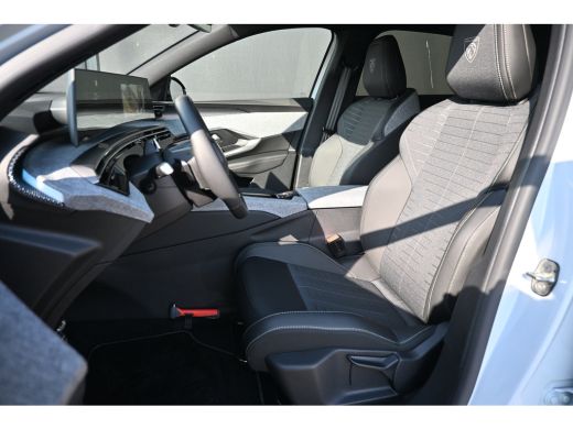 Peugeot e-3008 GT Long Range 230 97 kWh DEMO-DEAL! Direct Leverbaar! | Navigatie | Achteruitrijcamera | Climate ... ActivLease financial lease