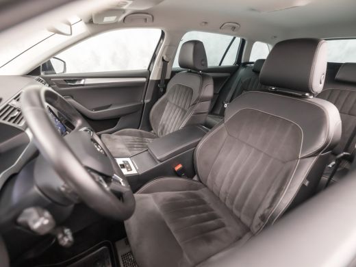 Skoda Superb Combi 1.4 TSI iV Sport 218Pk Automaat (VIRTUAL COCKPIT, APPLE CARPLAY, GROOT NAVI, MEMORY SEAT, L... ActivLease financial lease