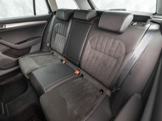 Skoda Superb Combi 1.4 TSI iV Sport 218Pk Automaat (VIRTUAL COCKPIT, APPLE CARPLAY, GROOT NAVI, MEMORY SEAT, L... ActivLease financial lease