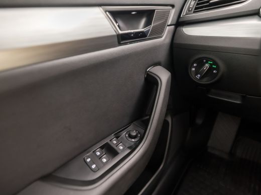 Skoda Superb Combi 1.4 TSI iV Sport 218Pk Automaat (VIRTUAL COCKPIT, APPLE CARPLAY, GROOT NAVI, MEMORY SEAT, L... ActivLease financial lease
