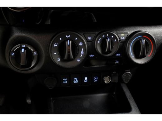 Toyota Hilux 2.4 D-4D-F 150pk E6 4X4 4WD Xtra Cab Professional Trekhaak 3500kg 01-2019 ActivLease financial lease