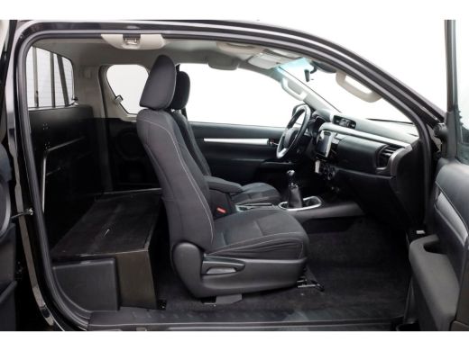 Toyota Hilux 2.4 D-4D-F 150pk E6 4X4 4WD Xtra Cab Professional Trekhaak 3500kg 01-2019 ActivLease financial lease