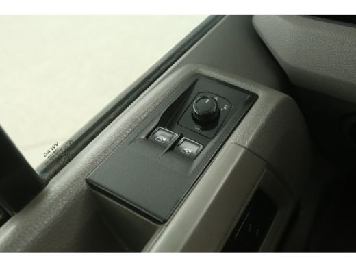 Volkswagen Crafter 2.0 TDI L3H3 177PK | 3500kg Trekgew. | Airco | Cruise | Camera | Carplay | 3 Zits | 2xSchuifdeur ... ActivLease financial lease
