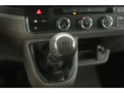 Volkswagen Crafter 2.0 TDI L3H3 177PK | 3500kg Trekgew. | Airco | Cruise | Camera | Carplay | 3 Zits | 2xSchuifdeur ... ActivLease financial lease