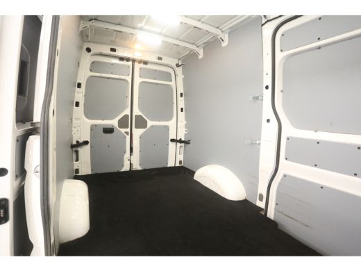 Volkswagen Crafter 2.0 TDI L3H3 177PK | 3500kg Trekgew. | Airco | Cruise | Camera | Carplay | 3 Zits | 2xSchuifdeur ... ActivLease financial lease