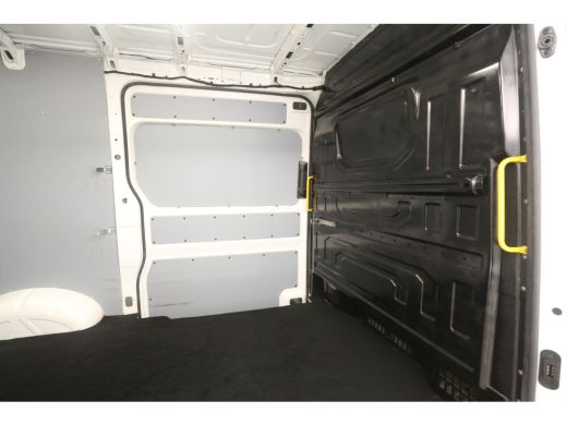 Volkswagen Crafter 2.0 TDI L3H3 177PK | 3500kg Trekgew. | Airco | Cruise | Camera | Carplay | 3 Zits | 2xSchuifdeur ... ActivLease financial lease
